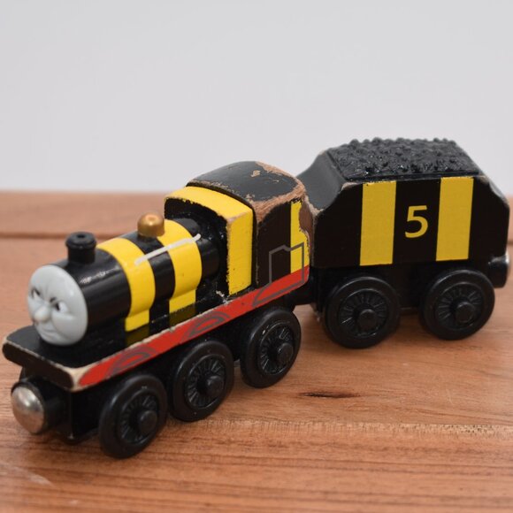 Busy As a Bee James and Tender Thomas & Friends Wooden Railway Engine 2003 Train - Picture 1 of 10